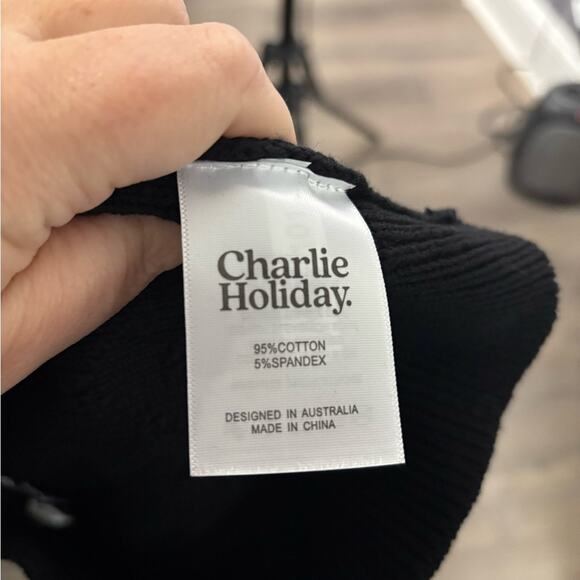 Charlie Holiday Black Cropped Pullover Sweater Tank Size 6 - Picture 6 of 6